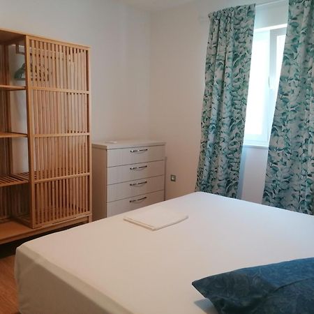 Apartmani Mares - 20 M From The Beach Brela Extérieur photo