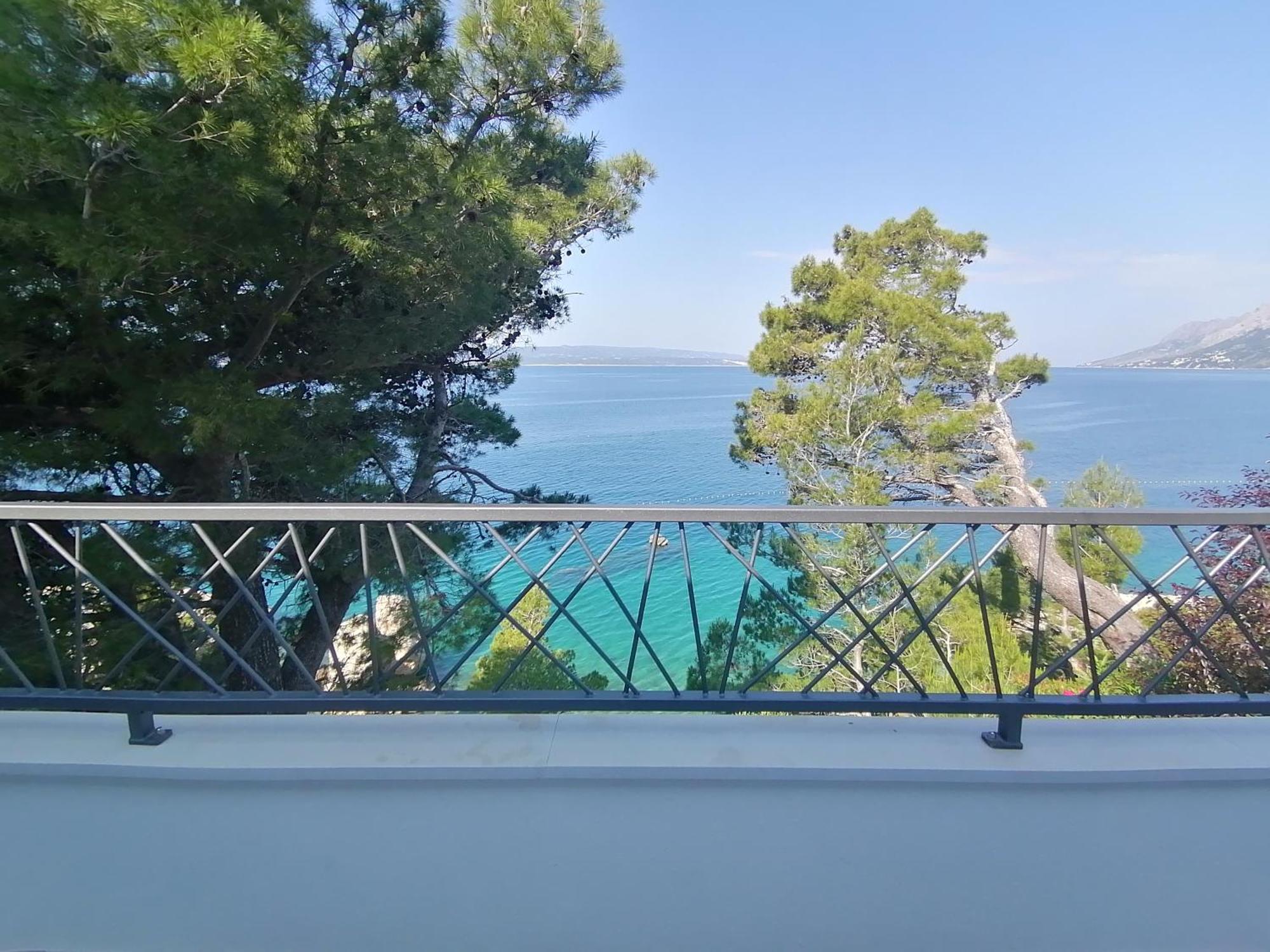 Apartmani Mares - 20 M From The Beach Brela Extérieur photo