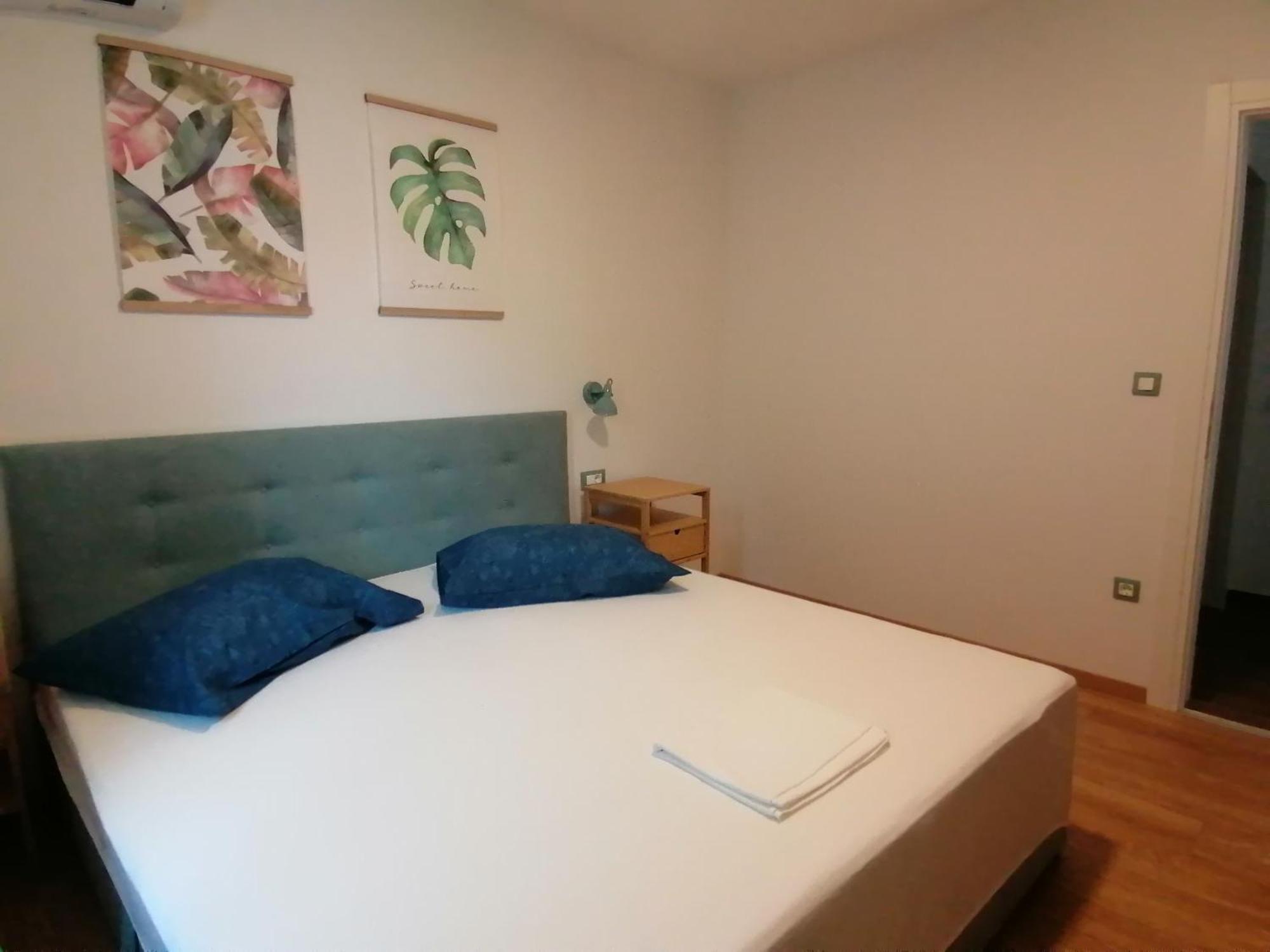 Apartmani Mares - 20 M From The Beach Brela Extérieur photo