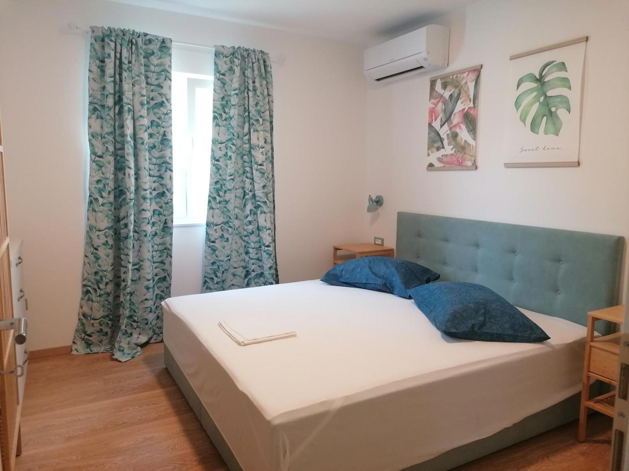 Apartmani Mares - 20 M From The Beach Brela Extérieur photo