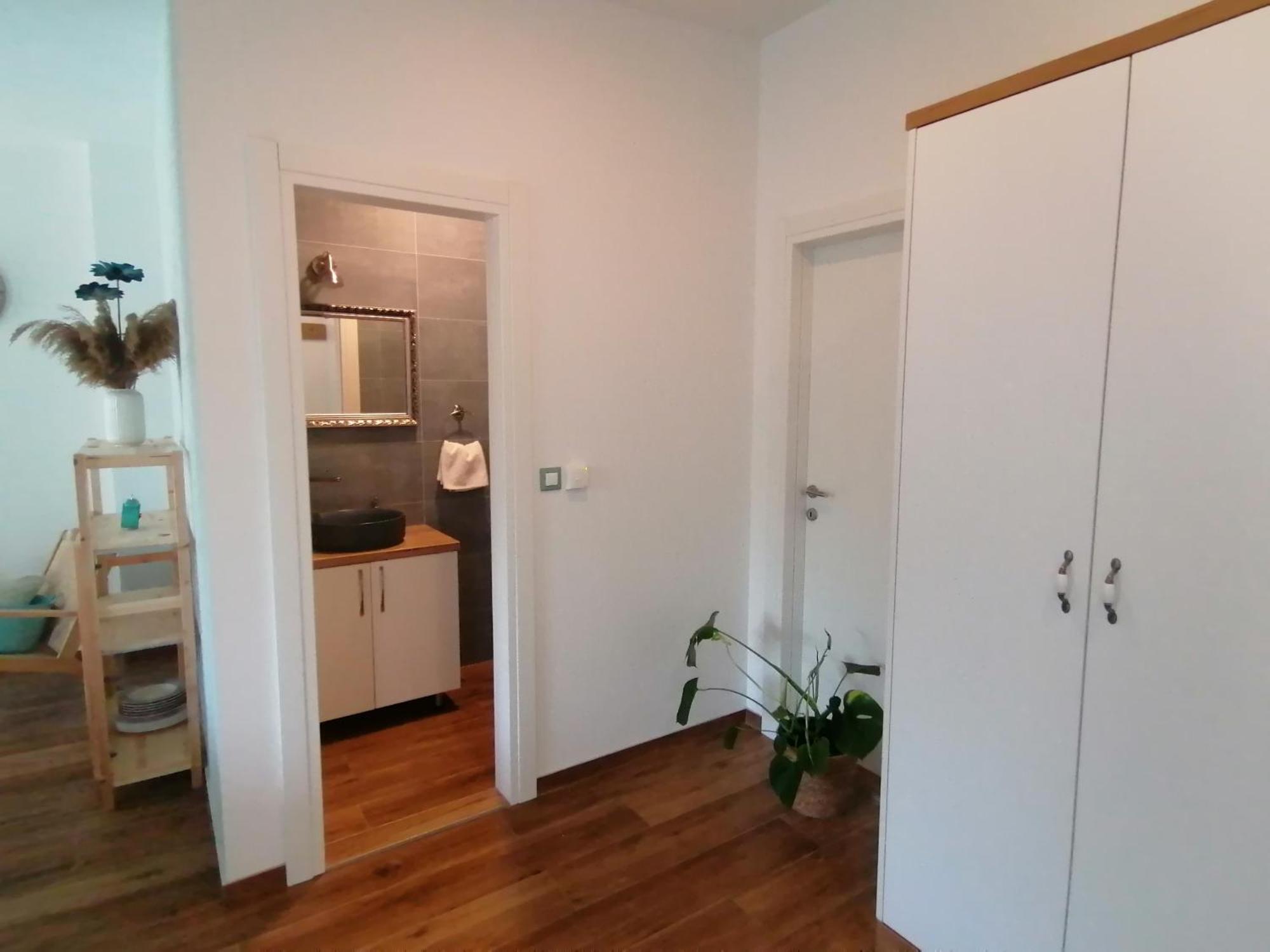 Apartmani Mares - 20 M From The Beach Brela Extérieur photo