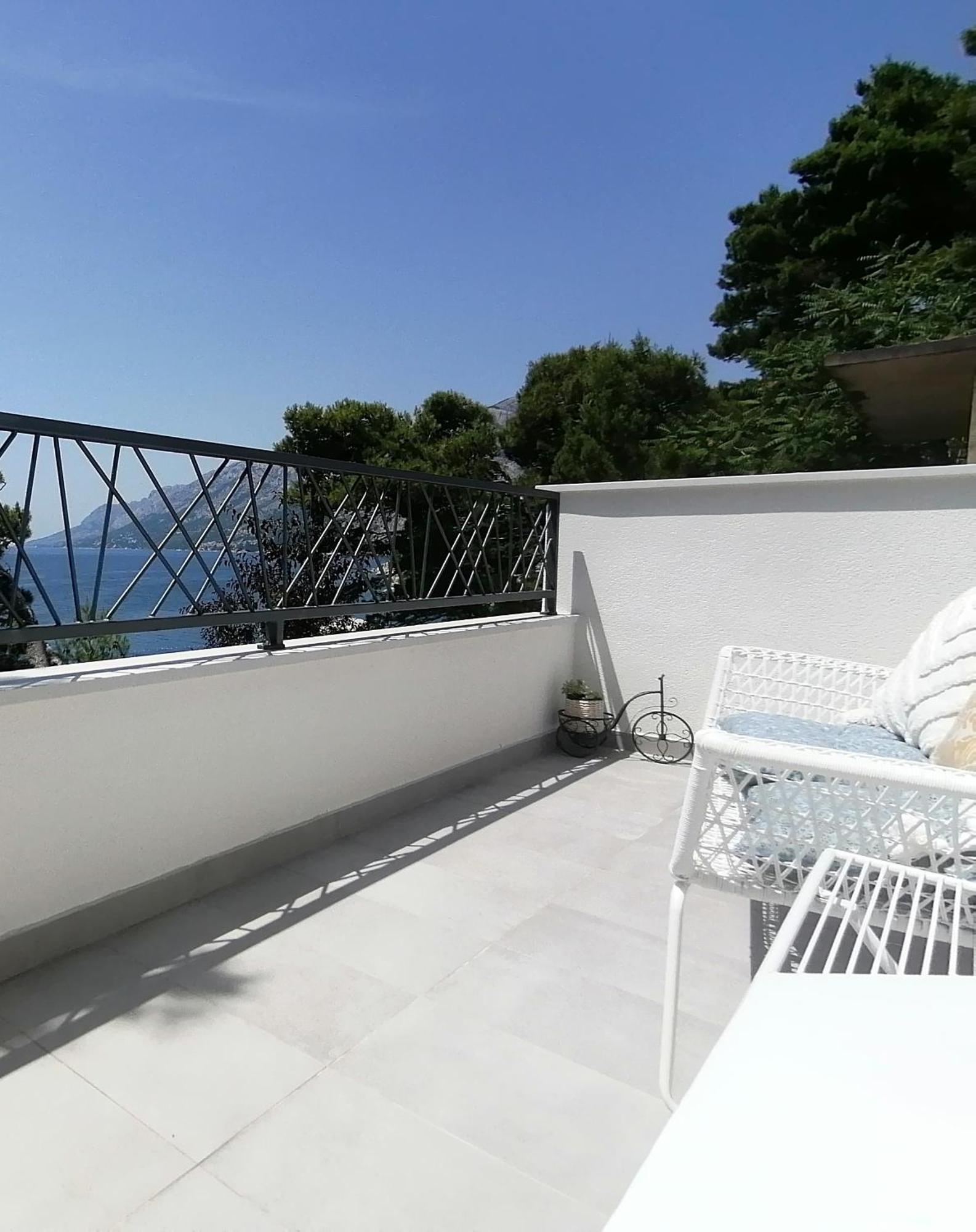 Apartmani Mares - 20 M From The Beach Brela Extérieur photo