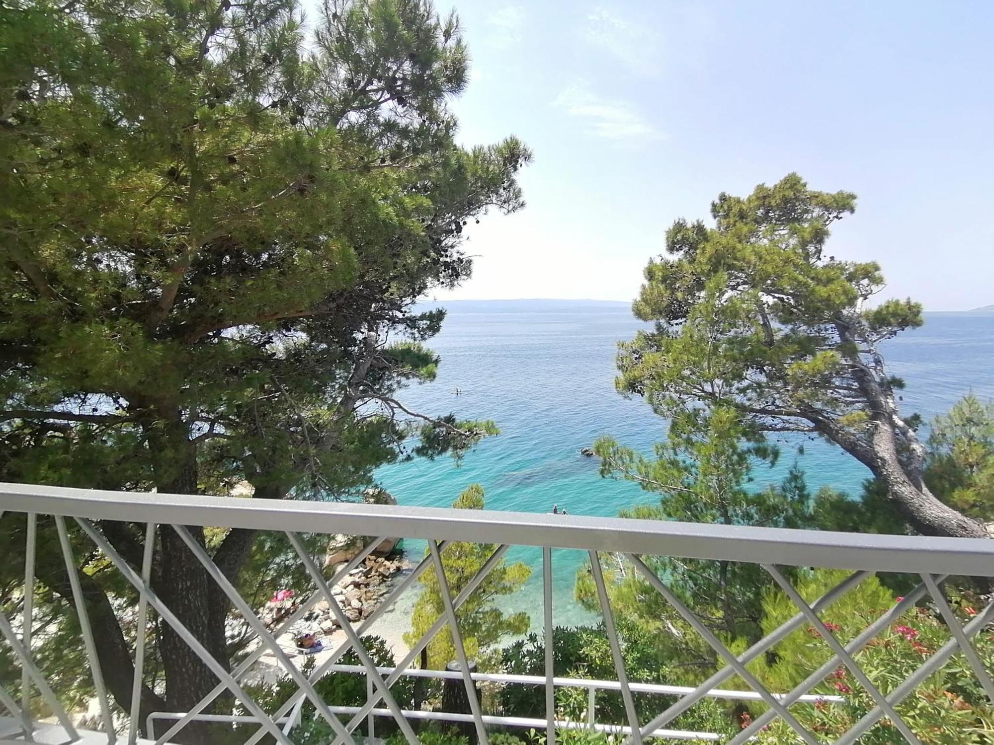 Apartmani Mares - 20 M From The Beach Brela Extérieur photo